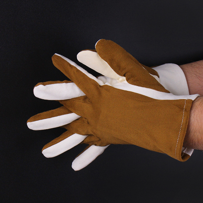 Guanti con etichetta in pelle  - Leatherwork Appreciation recensione e prezzo